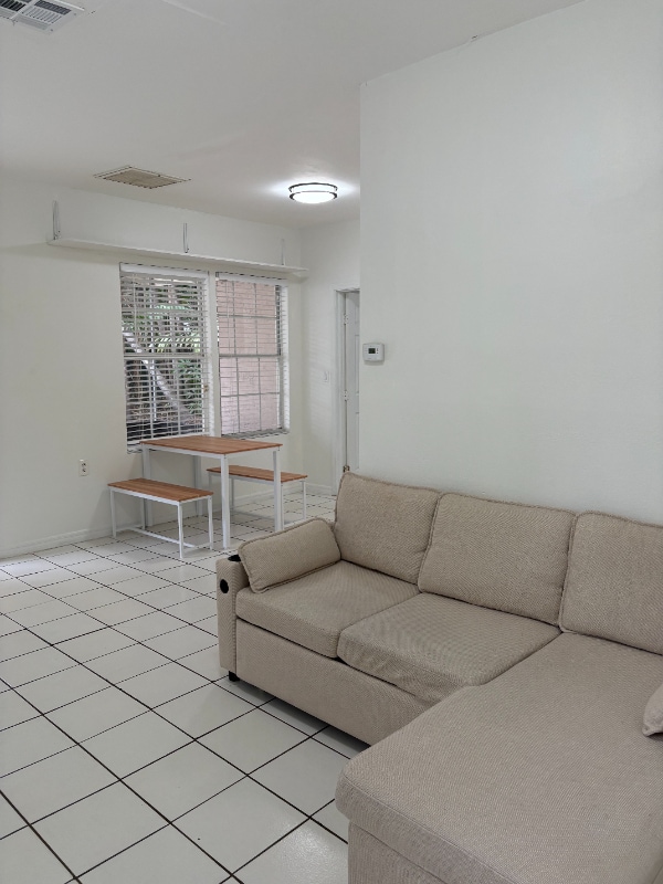 Photo - 3147 Mary St House