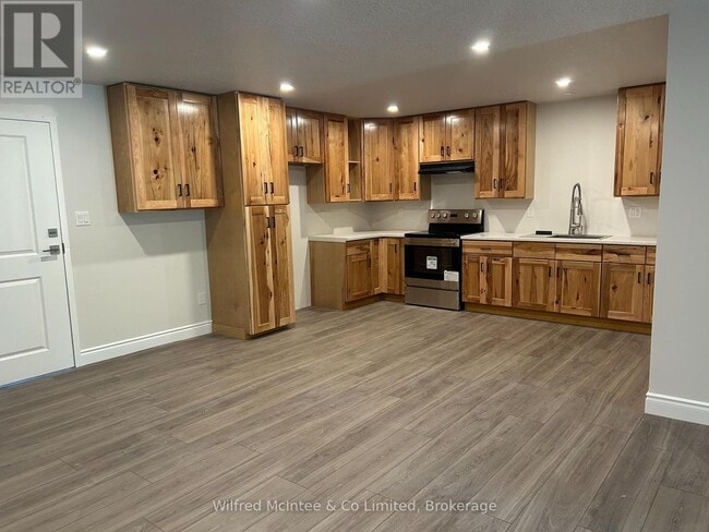 Photo du bâtiment - 380-380 1st Ave N