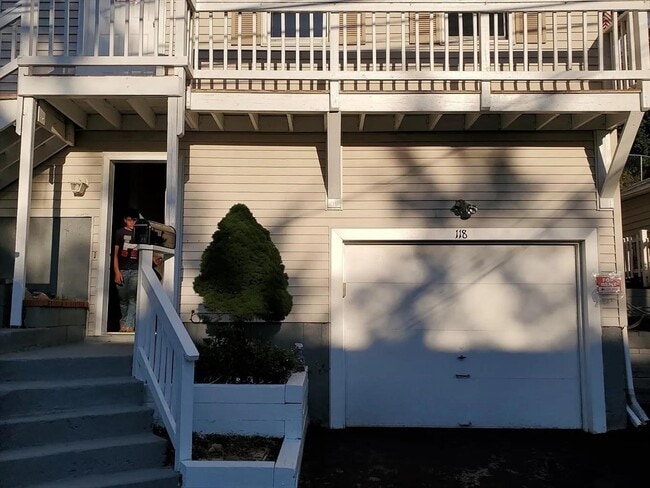 Building Photo - 118 Montclair Ave