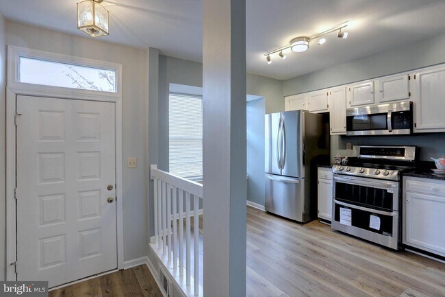 Building Photo - 9541 Clocktower Ln