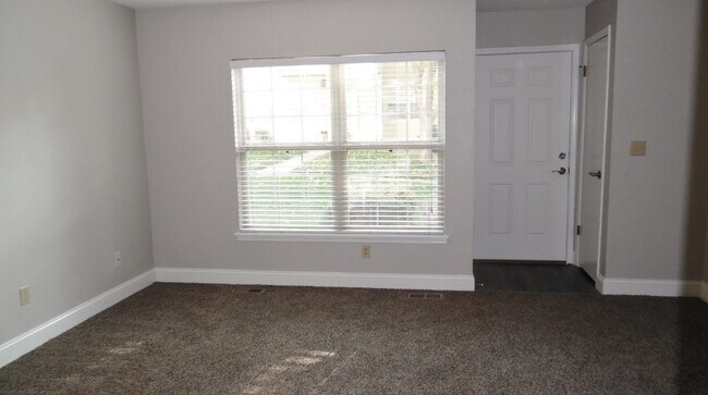 Building Photo - 8077 Lexington Park Dr
