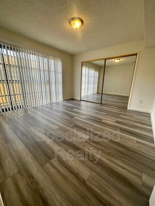 Building Photo - 1034 Thompson Ave