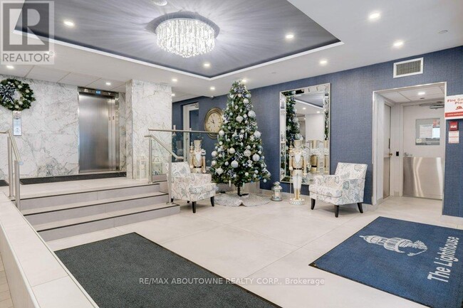 Photo du bâtiment - 2263 Marine Dr