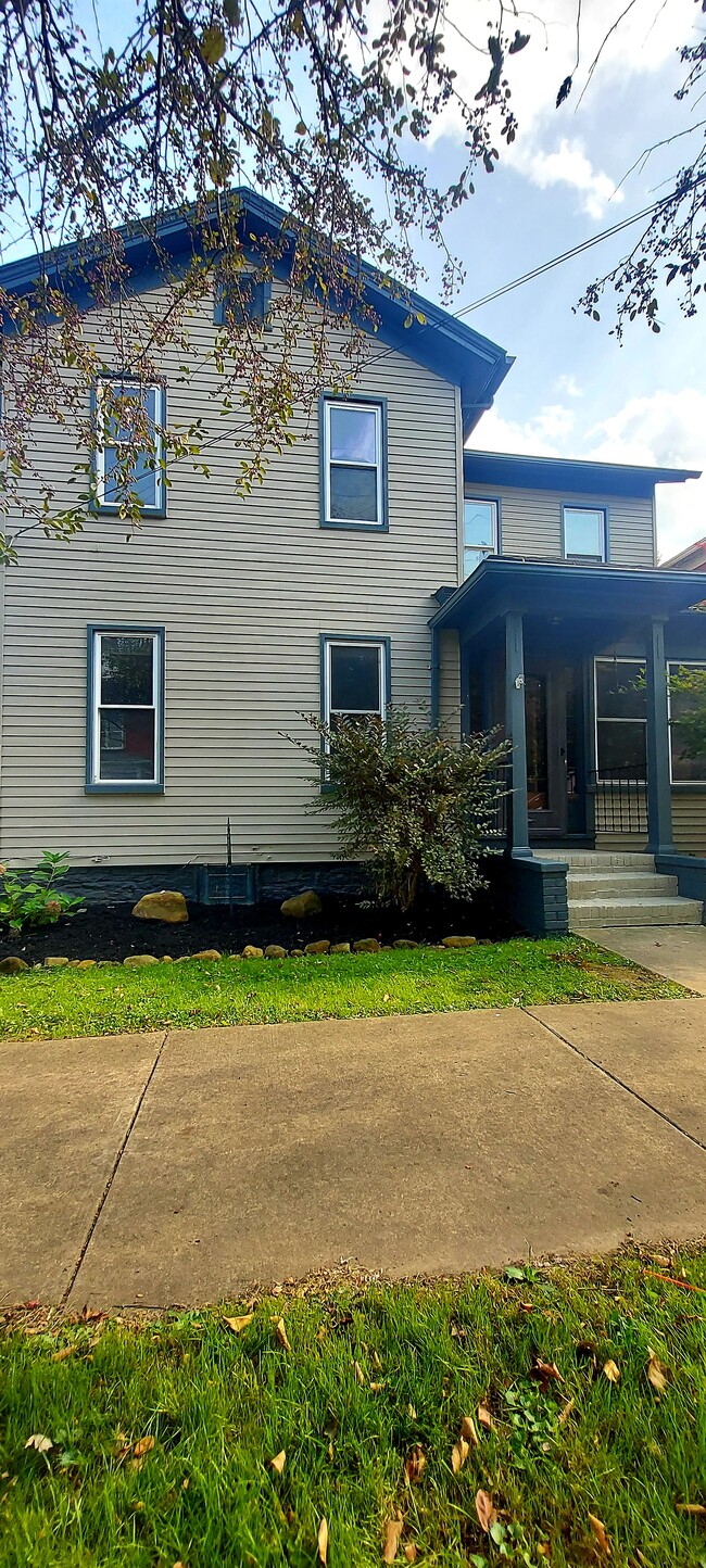 Building Photo - 417 11th St