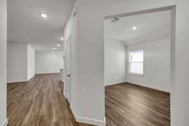 Building Photo - 647 Delicate Arch Dr