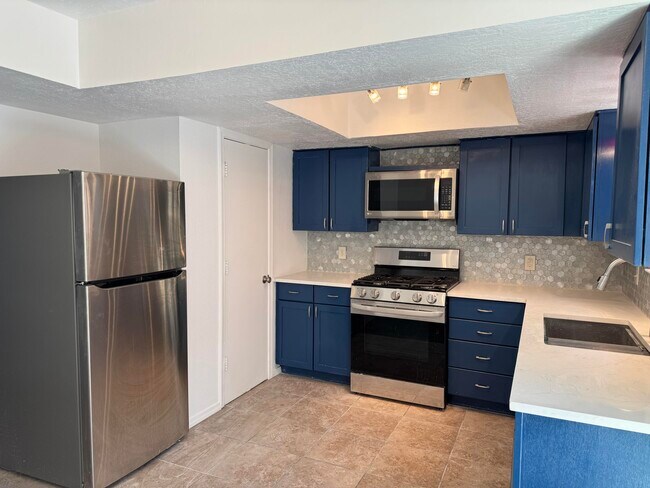 Foto del edificio - 706 Fruit Ave NW