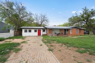 Building Photo - 10205 Old Manchaca Rd