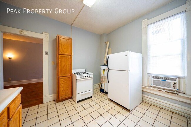 Foto del edificio - 250 1/2 W. 5th Avenue Rear-