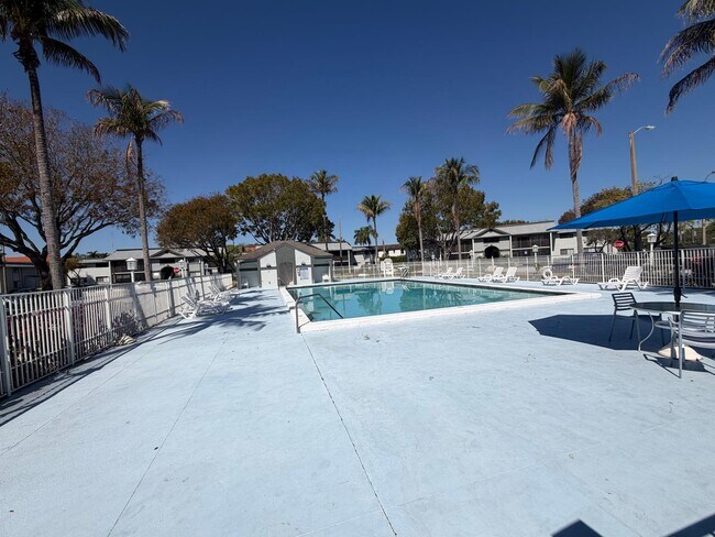 Foto del edificio - 468 NE 206th Ln