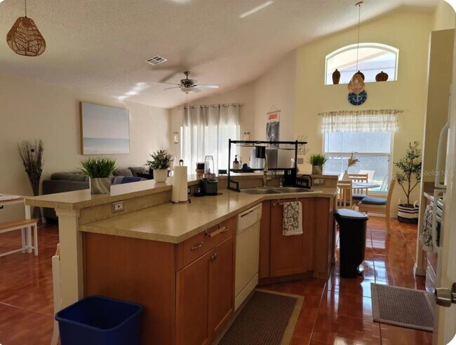 Foto del edificio - 913 Lake Berkley Dr