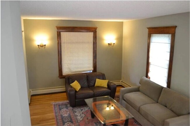 Building Photo - Amazing 5 Bedroom Single Home in SE!!
