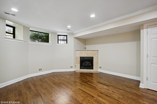 Building Photo - 929 W Eastwood Ave