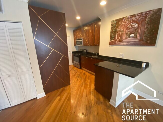 Photo - 6937 N Oakley Ave Apartment