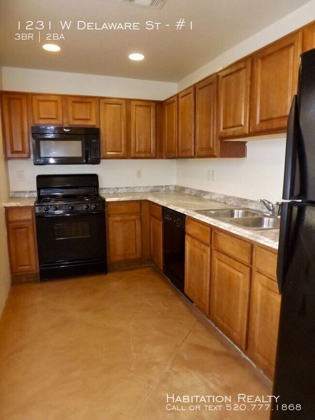 Building Photo - Barrio Hollywood 3BD/2BA with Central AC