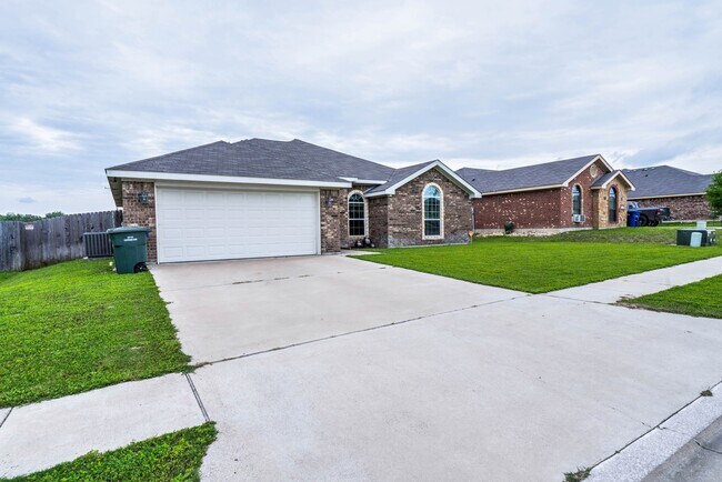 Foto del edificio - ** BEAUTIFUL 3 BED/ 2 BATH HOUSE **