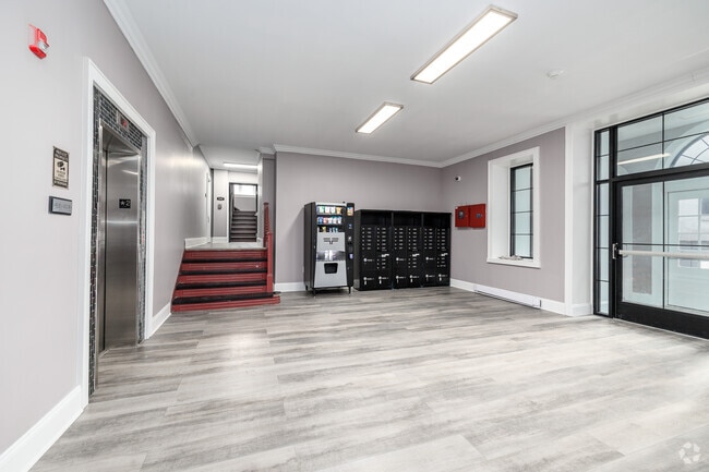 Lobby Photo - Commodore Apartments