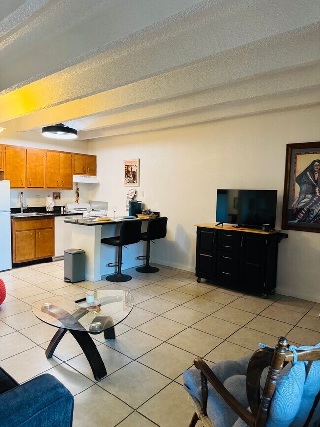 Foto del edificio - Fully Furnished 1 Bedroom Condo in Gated Community – Flexible Lease Terms Available!