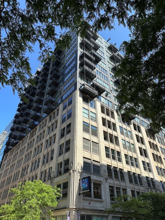 Building Photo - 565 W Quincy St