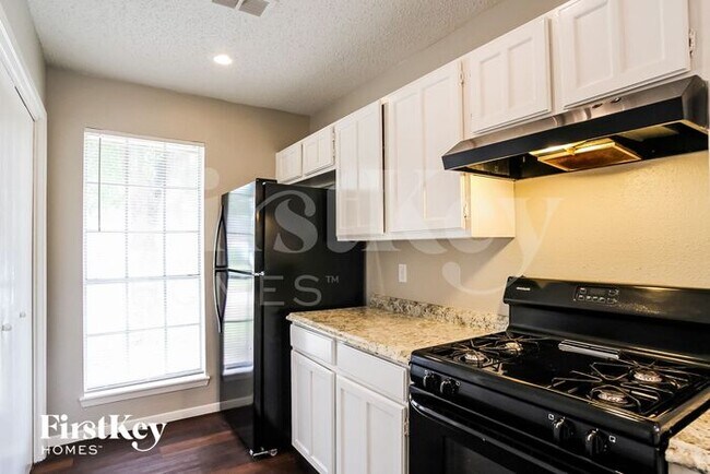 Foto del edificio - 5430 Santrey Dr
