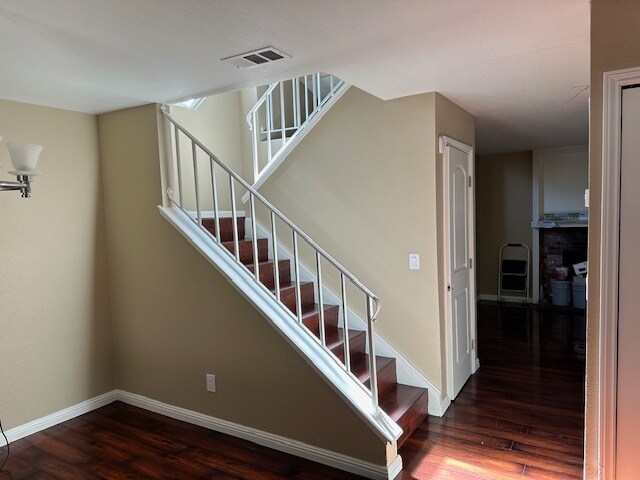 Building Photo - 115 Balcaro Way