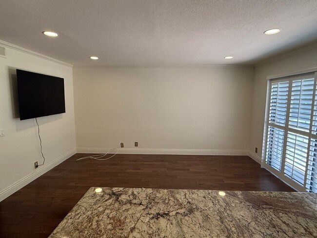 Foto del edificio - Elegant 3 Bedroom 2.5 Bath Townhome in the...