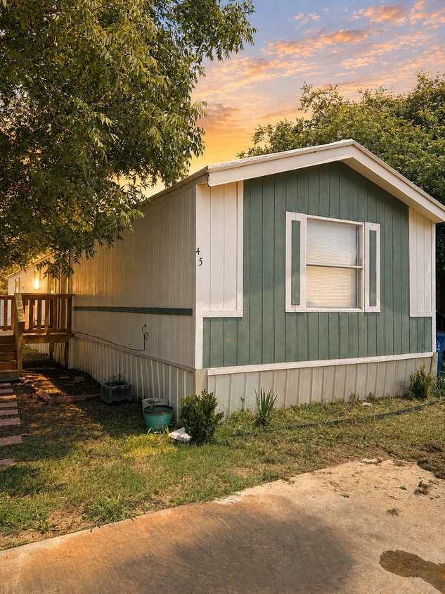 Photo - 301 Dennis St (Edmond, OK)