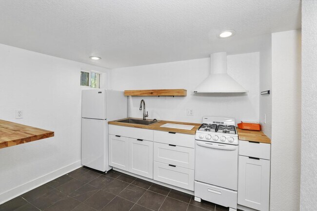 Foto del edificio - Stylish Governors' Park 1 bed/1 bath apartment near Cherry Creek Trail