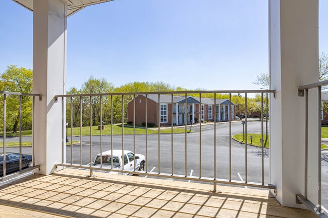 (R) RENOVATED THE FLOWERING DOGWOOD 1BR, 1BA - 700 SF - Balcony - Woodbridge Place Apartments