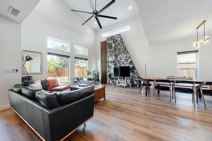 Primary Photo - 419 Avenue H