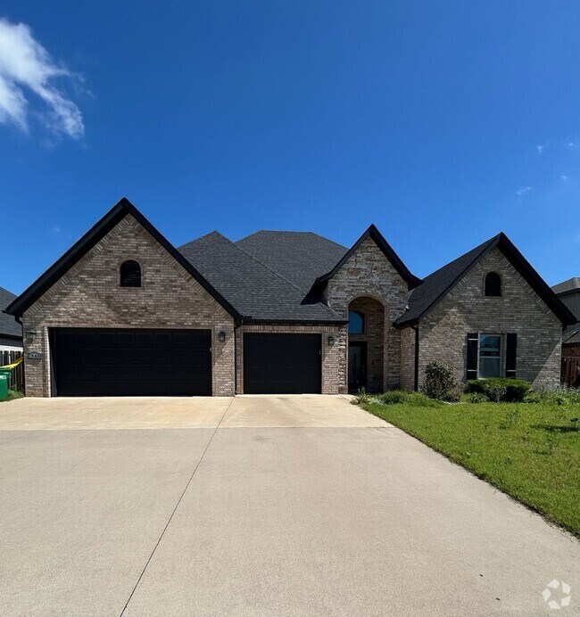 Building Photo - 1340 Little Osage Ln
