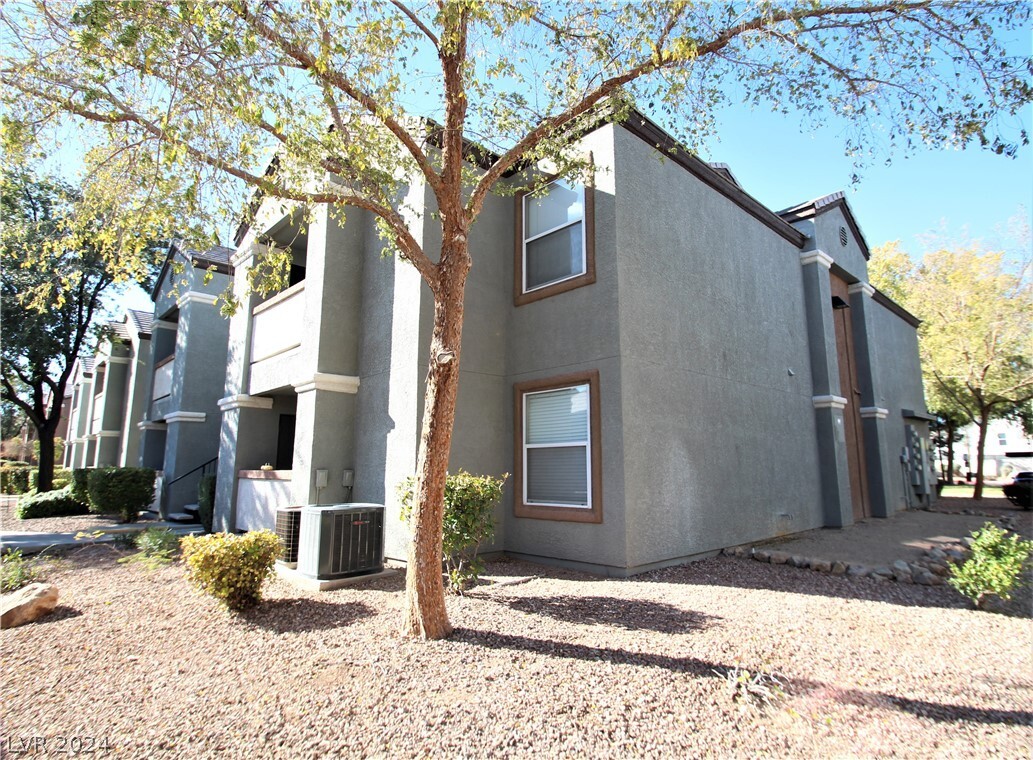 Primary Photo - 555 E Silverado Ranch Blvd