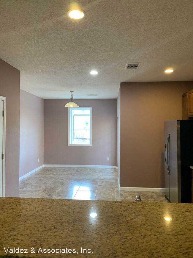 Building Photo - 3 br, 2.5 bath House - 3862 Montana Verde Rd