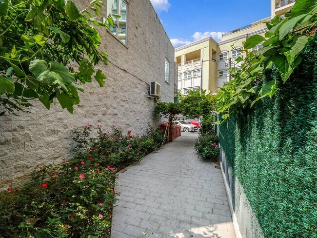 Foto del edificio - 67 Brighton 1st Ln
