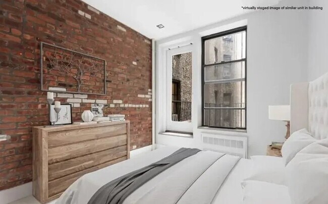 Building Photo - 127 E 7th St
