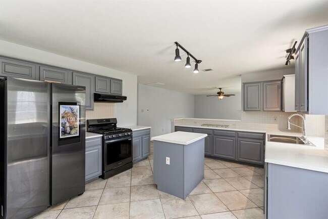 Building Photo - 410 Steeplechase Dr