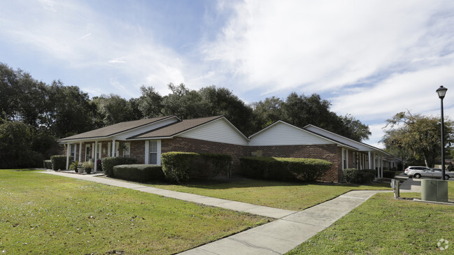 Building Photo - Sandridge Apartments