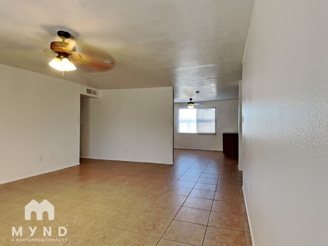 Foto del edificio - 6033 W Vernon Ave