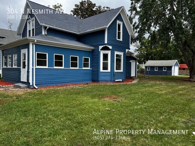Building Photo - Affordable 3 Bed/1 Bath with Garage and Fe...
