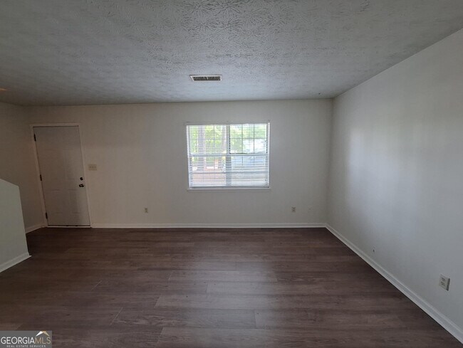 Foto del edificio - 6562 Carriage Ln