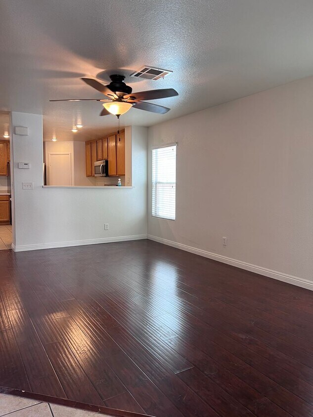 Foto principal - MOVE IN TODAY! 3 bed 2.5 bath home in the ...