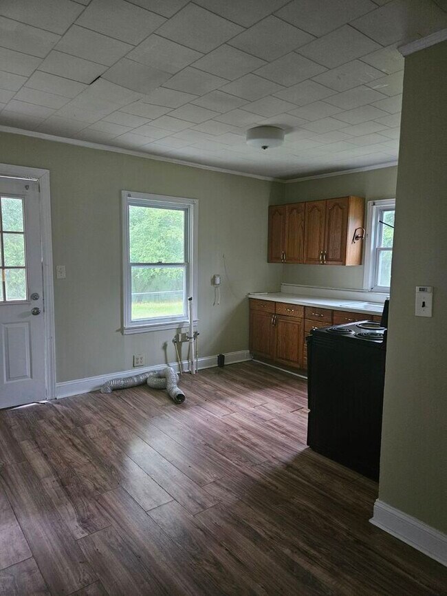 Building Photo - Single Family