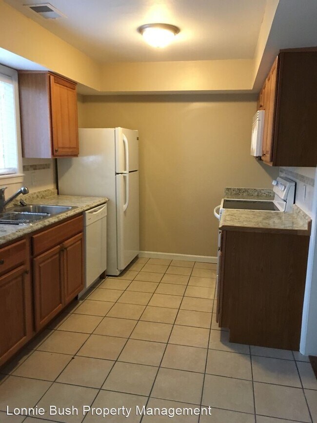 Building Photo - 3 br, 1.5 bath House - 1140 Old Clubhouse Rd