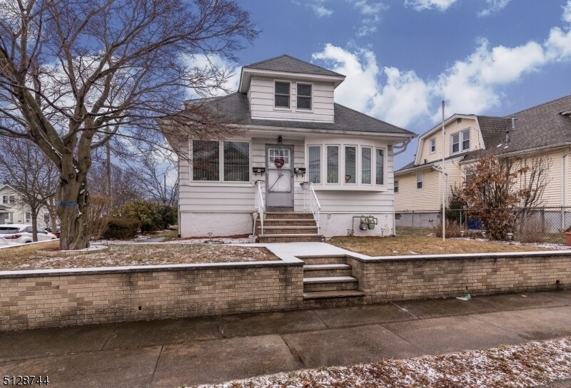 Primary Photo - 306 Hawthorne Ave