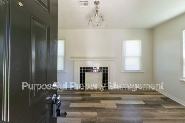 Building Photo - 2301 Granada Blvd