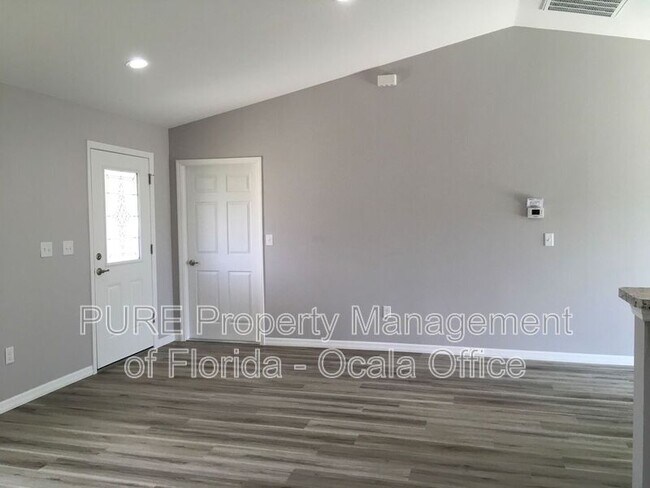 Foto del edificio - 7101 Hemlock Loop