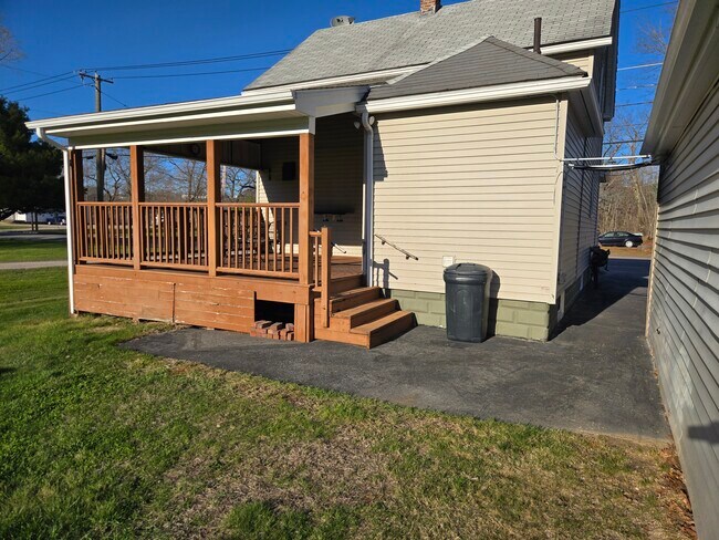 Foto del edificio - 521 Riverside Dr