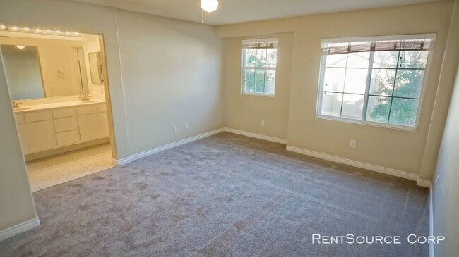 Building Photo - 25755 Perlman Pl
