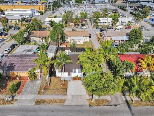 Foto del edificio - 708 N 20th Avenue Unit 1-2