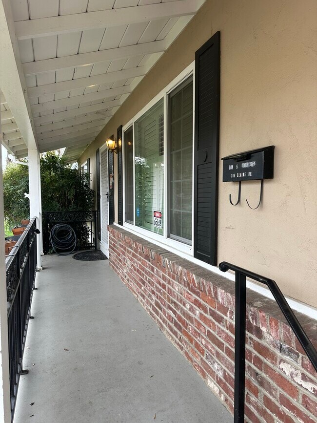 Building Photo - Adorable 2 bed 1 bath Stockton home w/ 1 c...