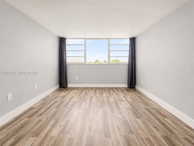 Foto del edificio - 1470 NE 125th Terrace
